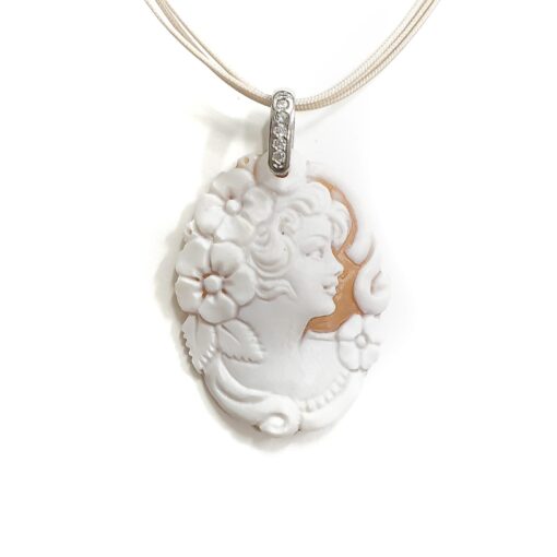 Cameo pendant