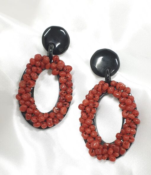 Earrings with black horn