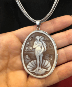 Venus of Botticelli, Botticelli's Venus Cameo, Italian cammeo, venus of botticelli pendant," Birth of Venus" by Botticelli" , hand-engraved cameo,hand-graved Venus