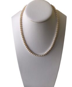 Elegant choker necklace with cultured Pearls mounted on silver 925